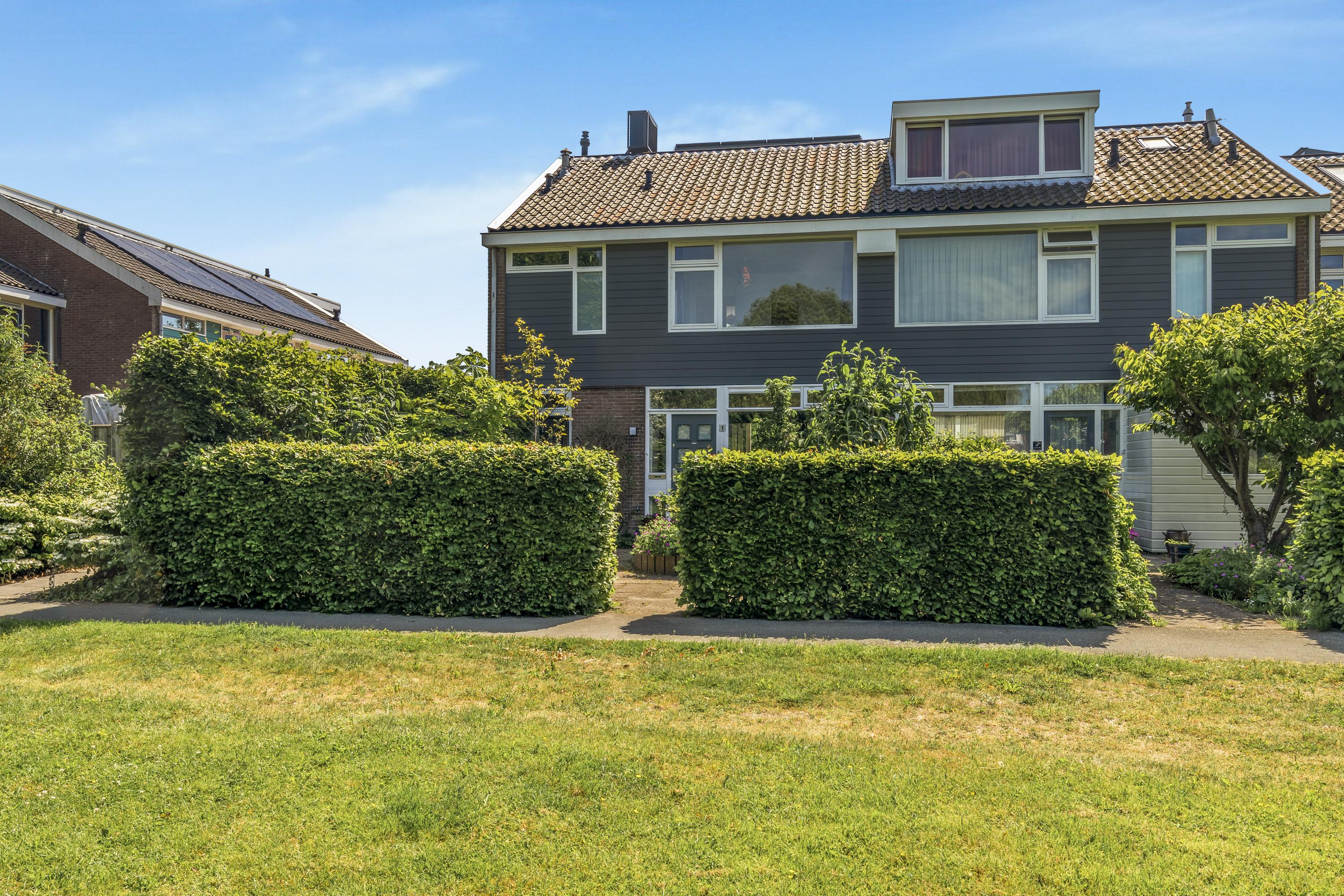 Paltrokstraat 1, Uitgeest