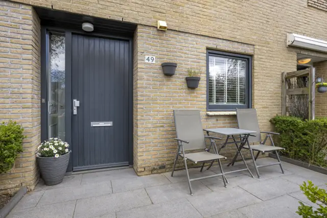 Roosduinen 49, Hoofddorp