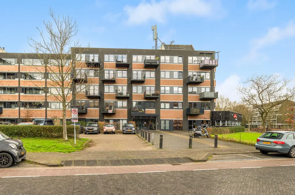 Zandsteen 74, Hoorn