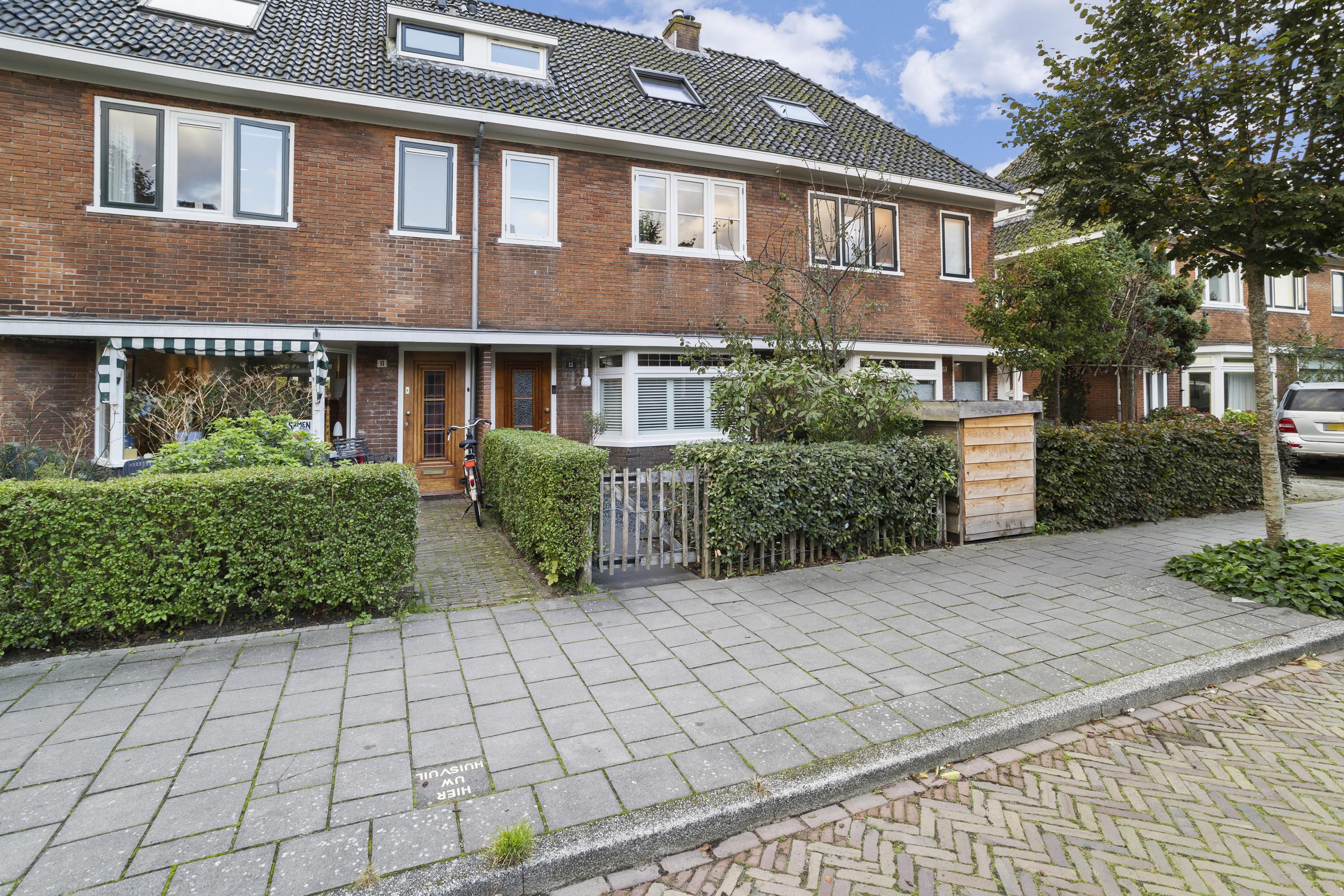 Nuhout van der Veenstraat 13