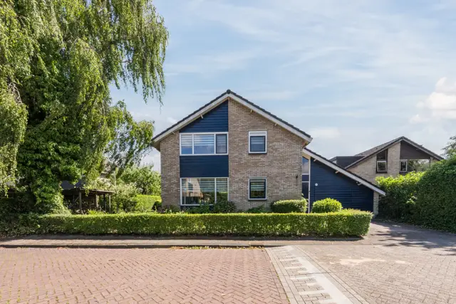 Karveel 10, Lelystad